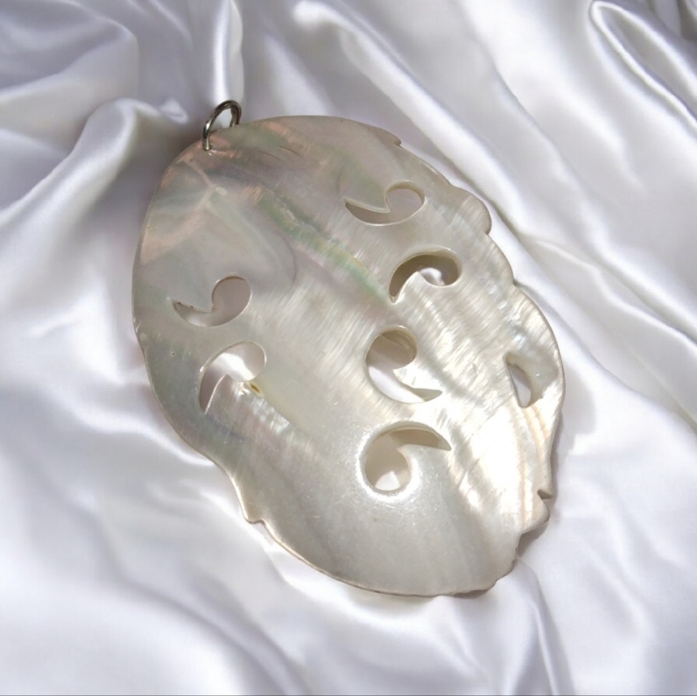 Elegant Blister Mother of Pearl Pendant.